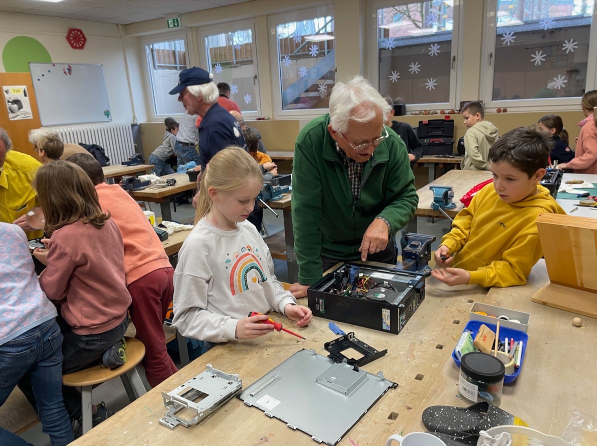 Repaircafe in der Schule 1 Bild 2