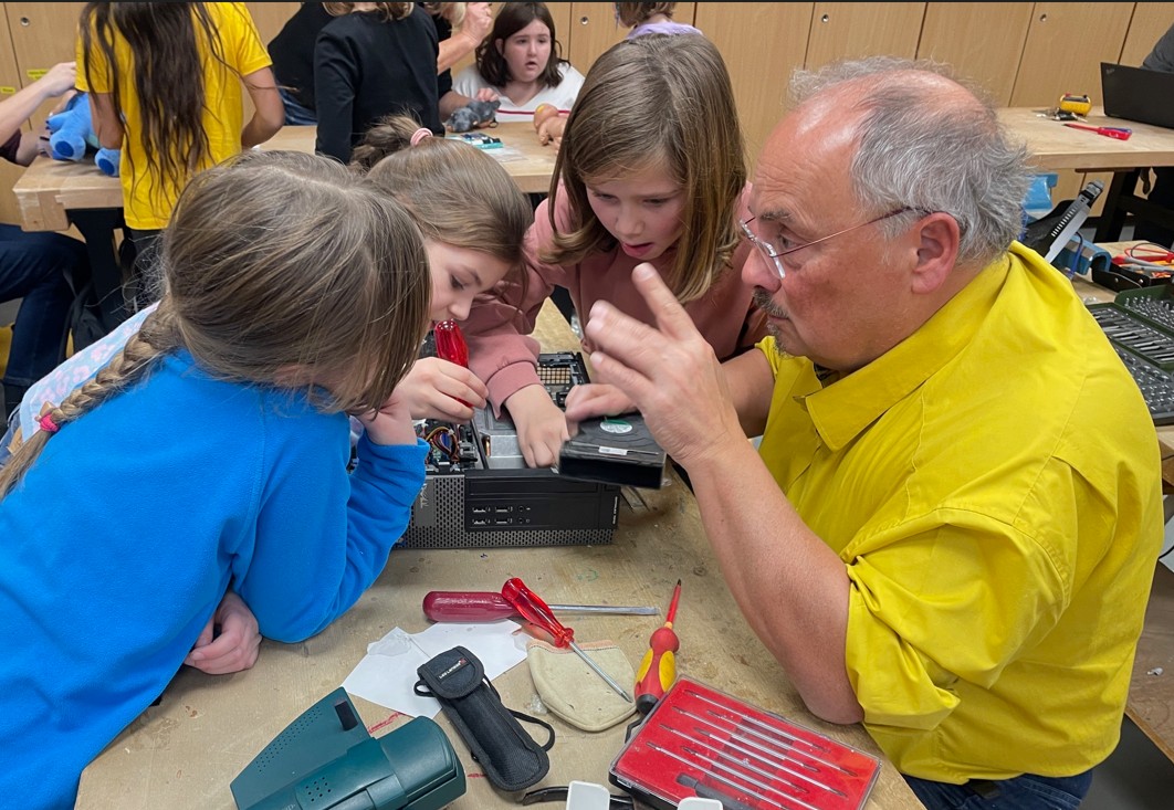 Repaircafe in der Schule 1 Bild 2